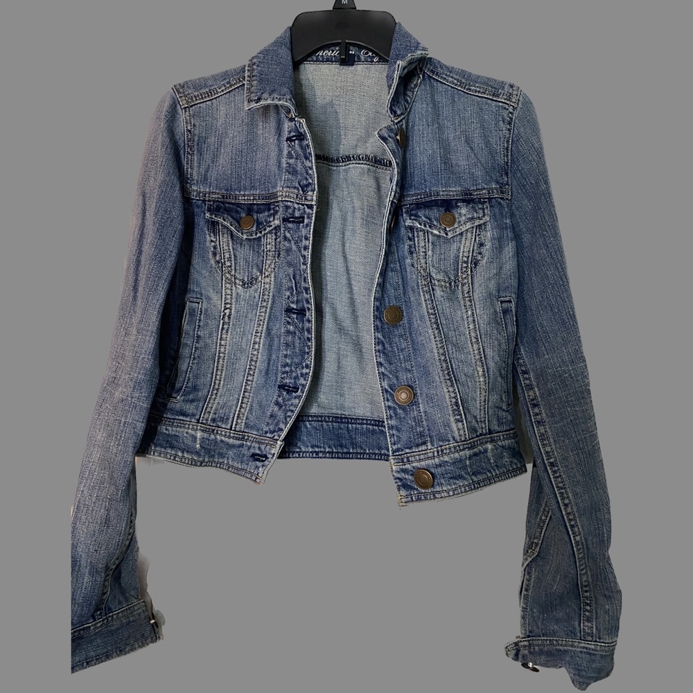 American Eagle Crop Jean Jacket. Size Small.